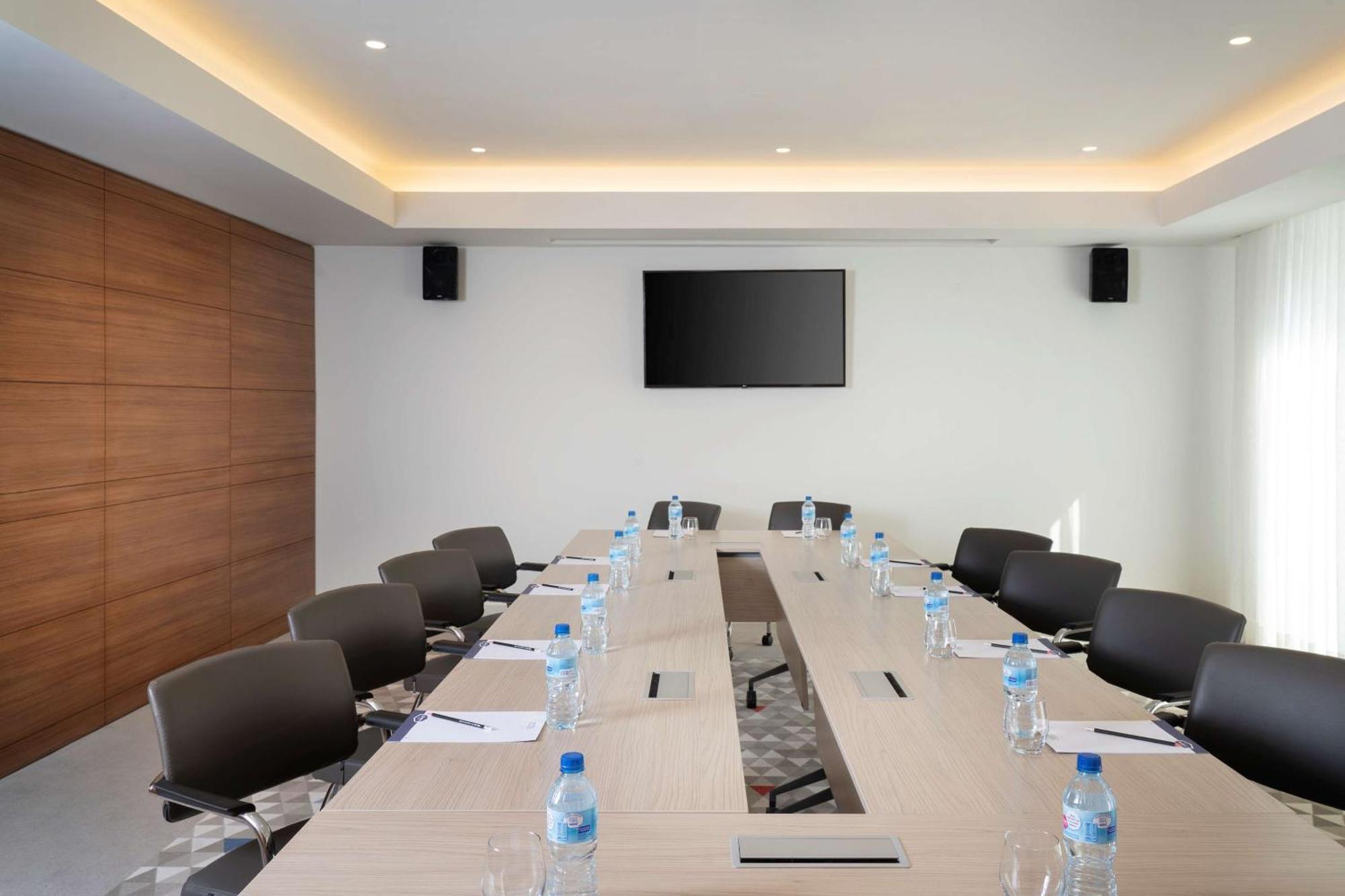 Hotel Hampton By Hilton Tashkent Esterno foto