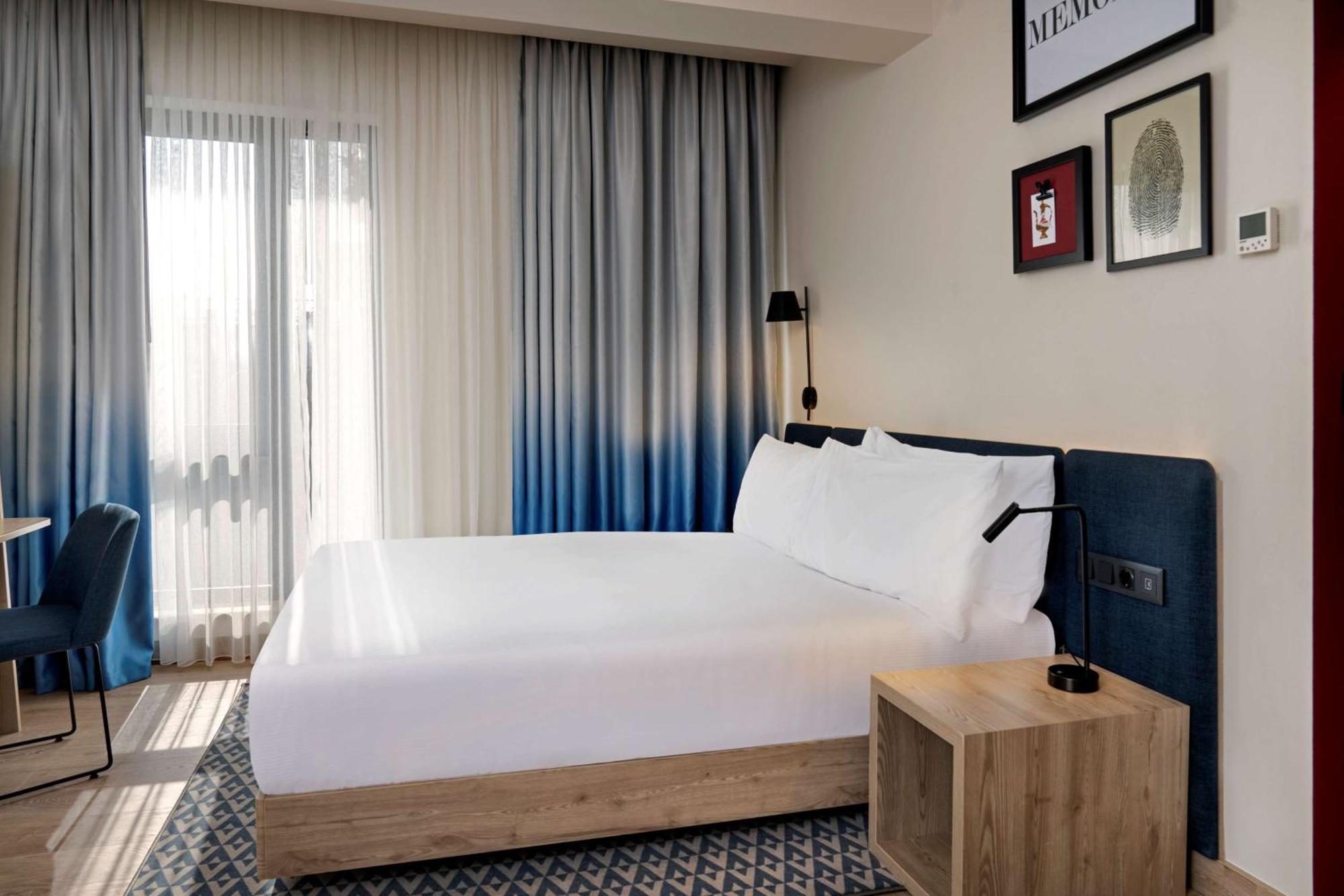 Hotel Hampton By Hilton Tashkent Esterno foto